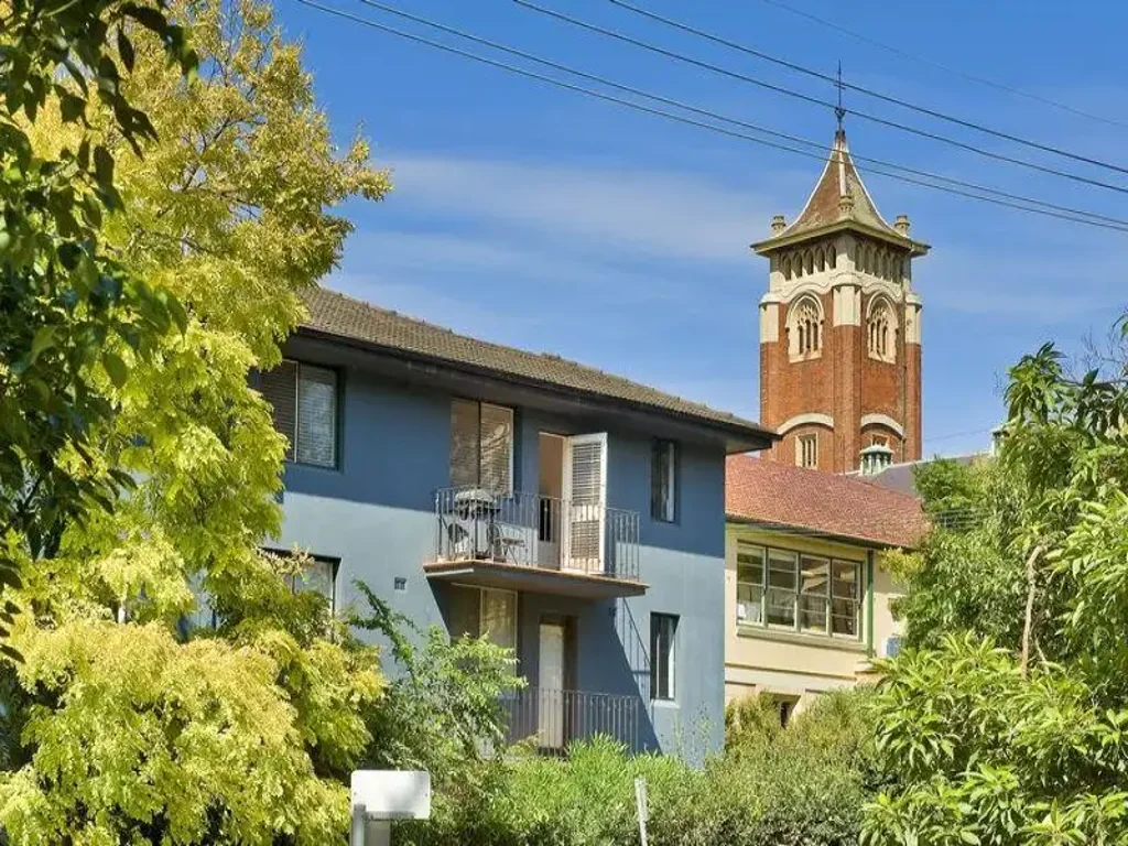 Modern Two-Bedroom Apartment | Ideal Location