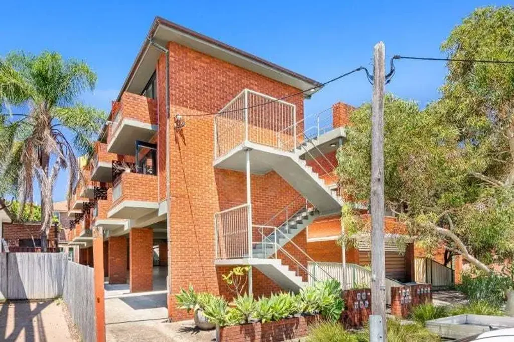 Convenient Studio Living with Balcony