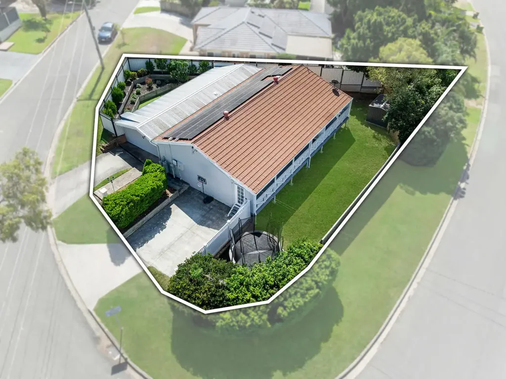 Birkdale 3房 转角地块 3卧套间 主浴优质 独立办公 开放起居 遮蔽庭院 多车位 储物棚 宁静Birkdale 近好校 水滨生活 Corner Position Offering Space and Flexibility