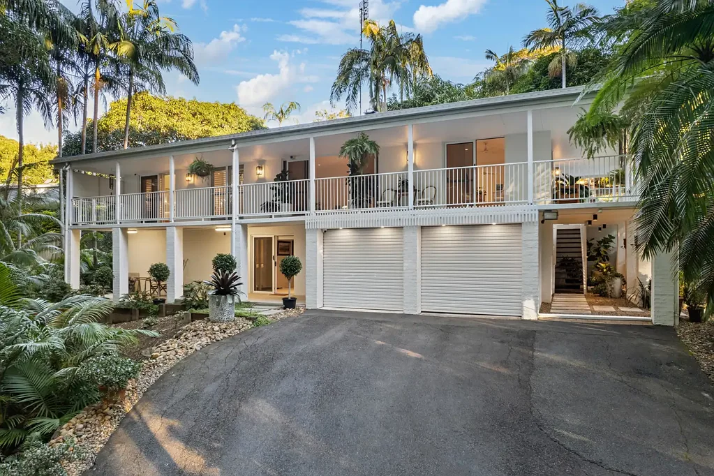Mons 4房  Beautifully Renovated Retreat with Dual Living Potential on 5,962sqm