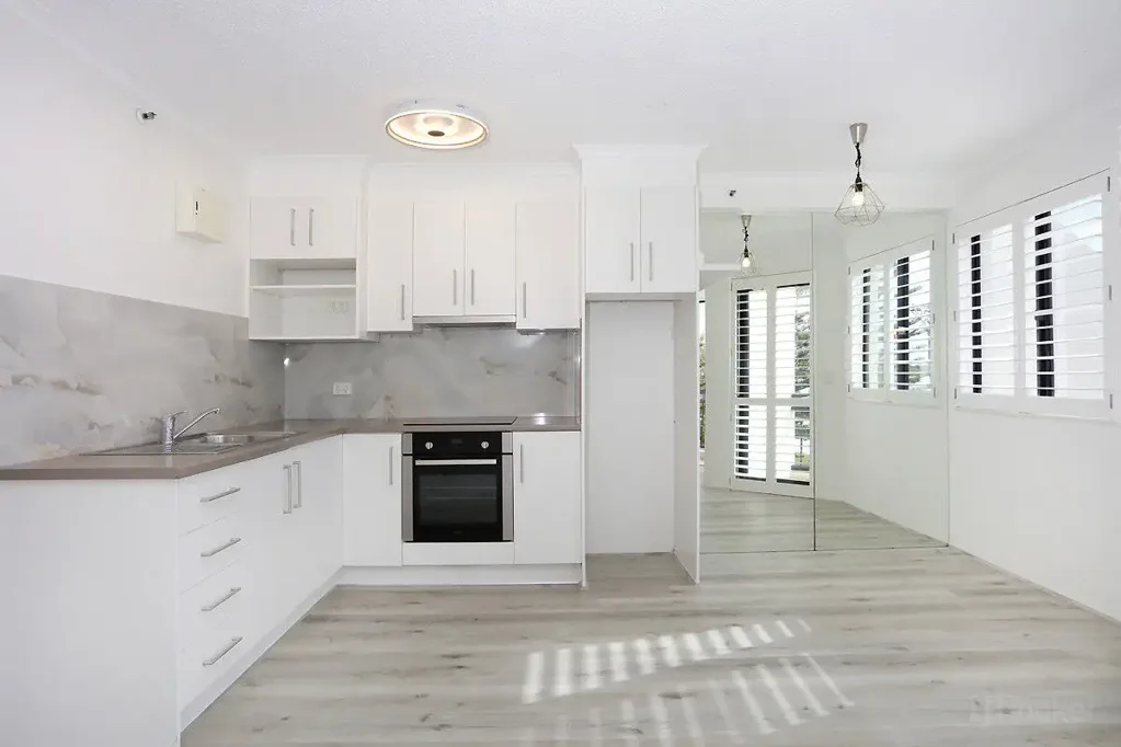 Biggera Waters 1 Bedroom SOLD by Mason Niari