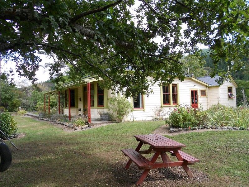 2853 South Highway 6, Whangamoa, Nelson, 4 phòng ngủ, 2 phòng tắm