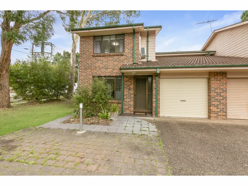 Fantastic 2 Bedroom Townhouse Positioned In a Cul-De-Sac