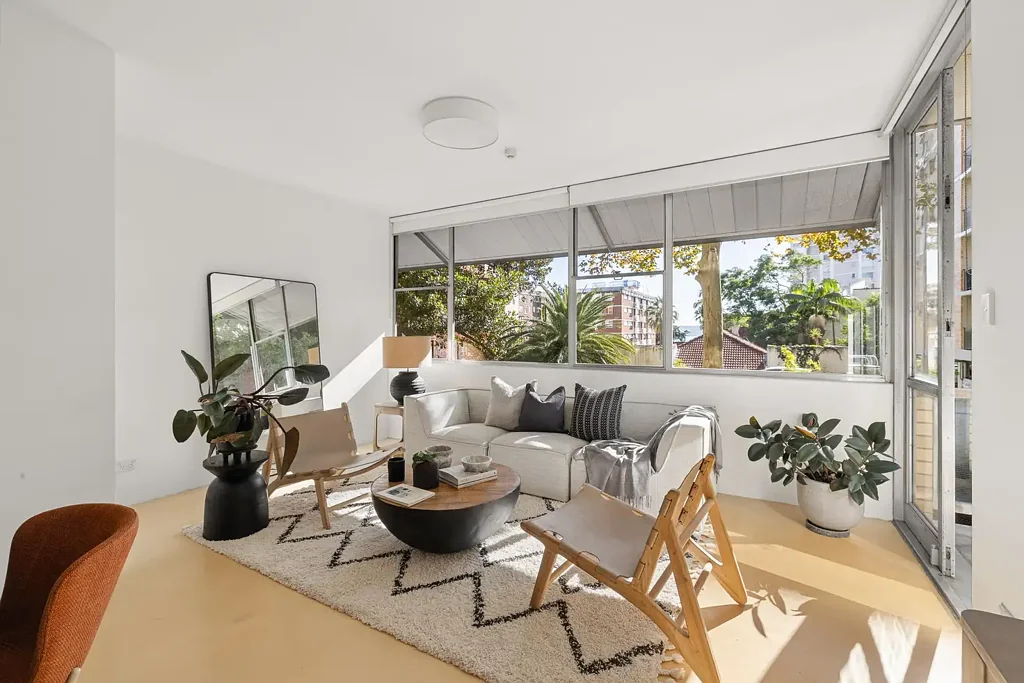 Elizabeth Bay 2ห้องนอน North-facing home with leafy harbour views in Harry Seidler building