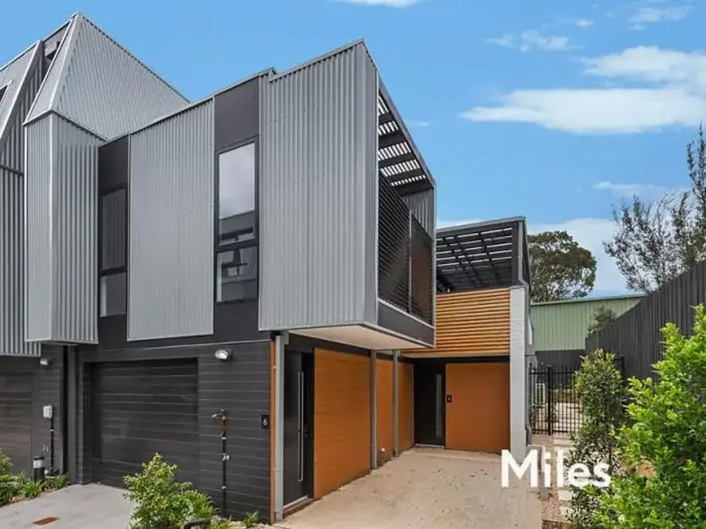 MODERN CONTEMPORARY TOWNHOUSE