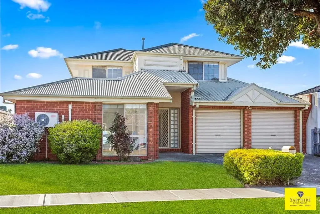 Spacious & Stylish 3 Bedroom, 2 Bathroom Home available for lease in Prime location of Roxburgh Park.