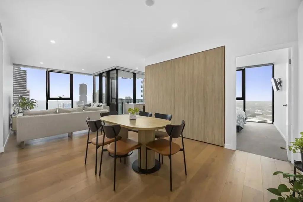Broadbeach 2房  Prestige Coastal Luxury in a Landmark Broadbeach Address