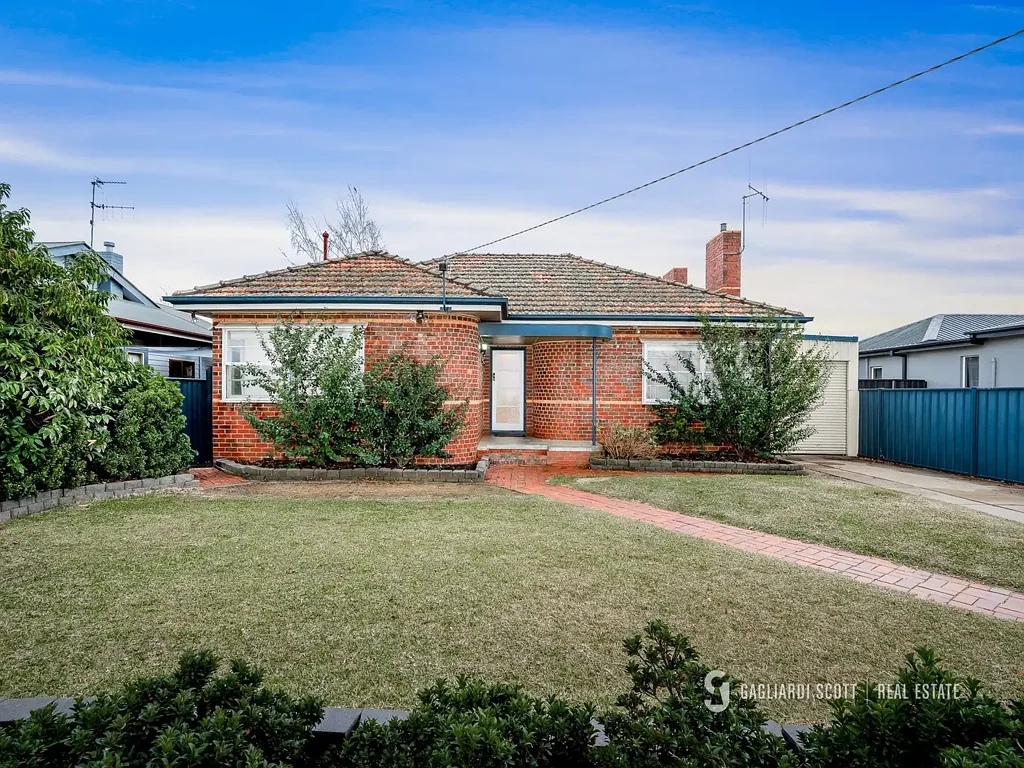 Shepparton 3 Bedroom Stunningly Renovated Red Clinker – North CBD Location!