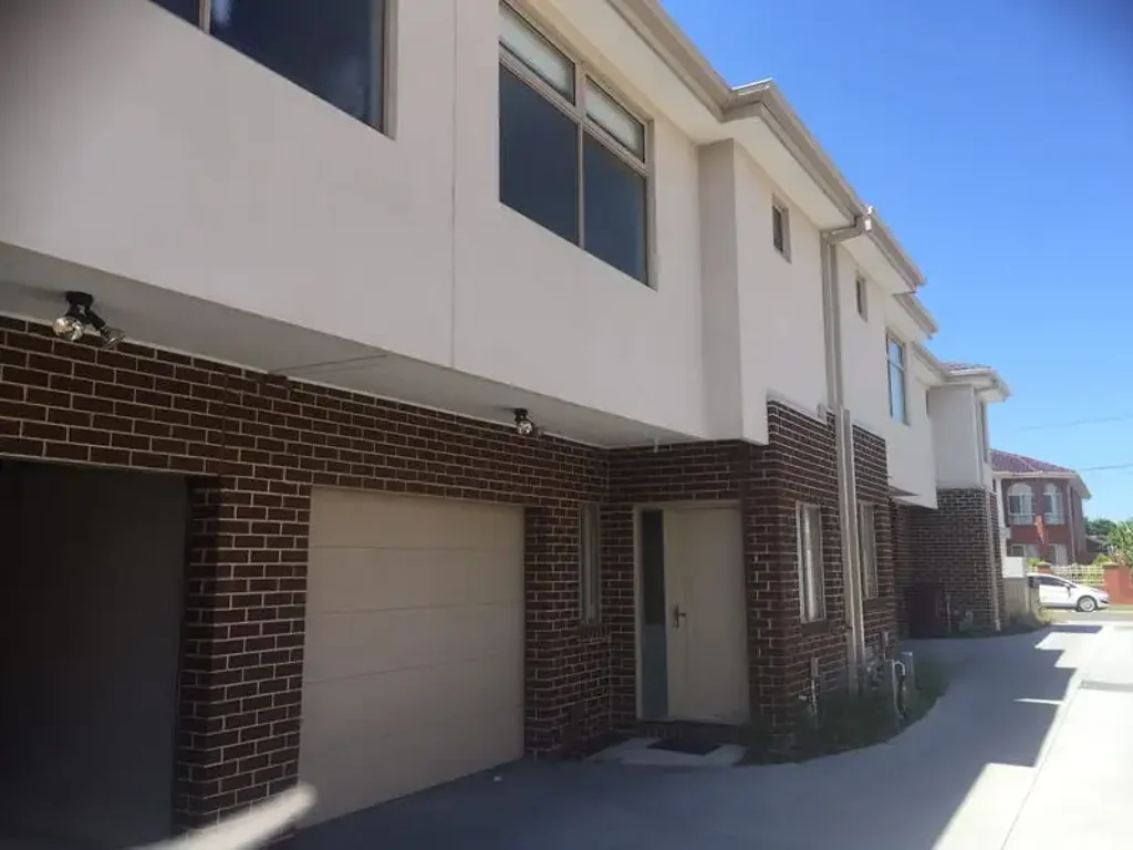 Spacious Townhouse with Private Balcony & Lock-Up Garage