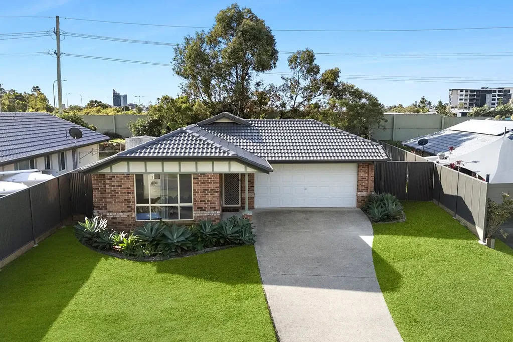 30 Queen Charlotte Court, Mudgeeraba, QLD 4213