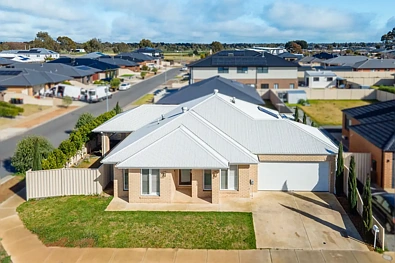 Kialla 3 Slaapkamer Large Modern Townhouse!