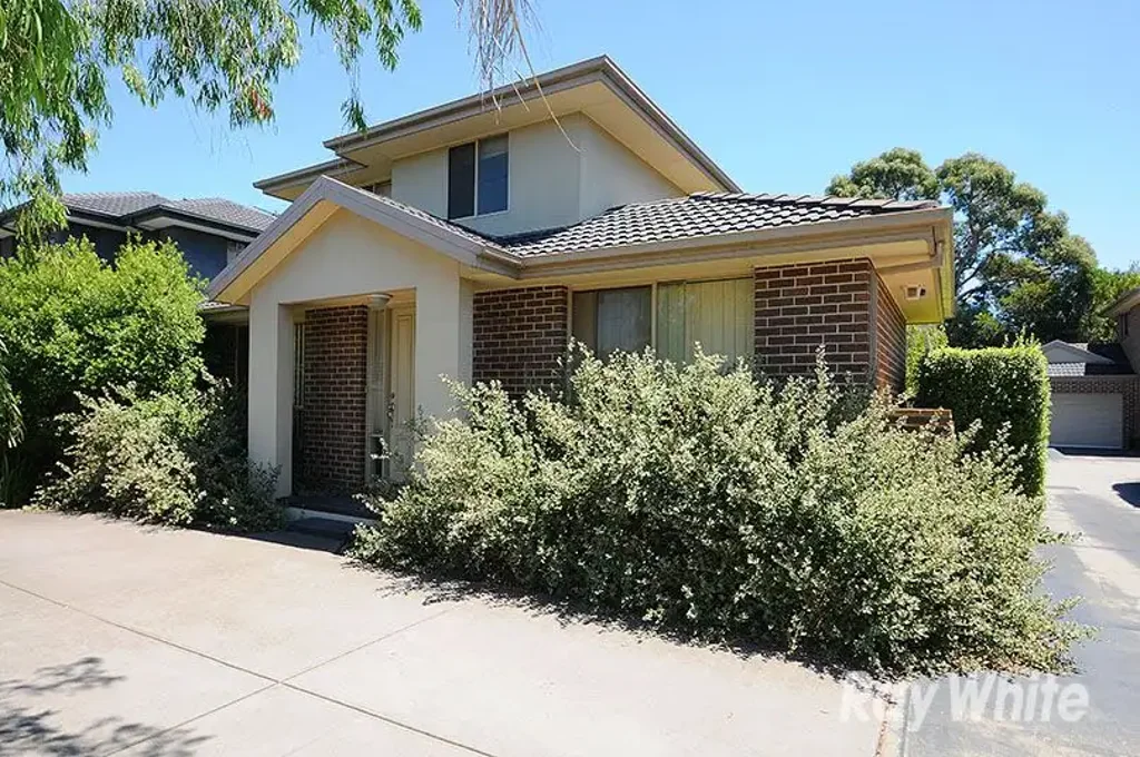 A MUST SEE MODERN TOWNHOUSE!