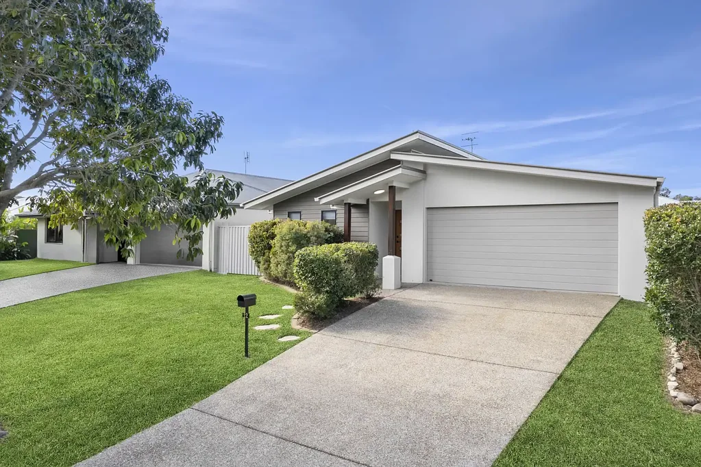 Peregian Springs 4غرفة نوم Vacant & Move-In Ready – Spacious Family Home Near Schools