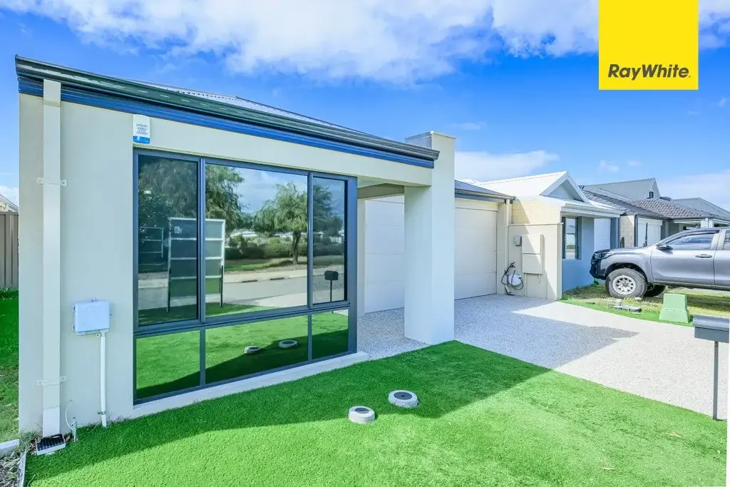 Brabham 4Kwarto SOPHISTICATED FAMILY LIVING WITH SPACE, STYLE & A PLEASANT PARK OUTLOOK !!!