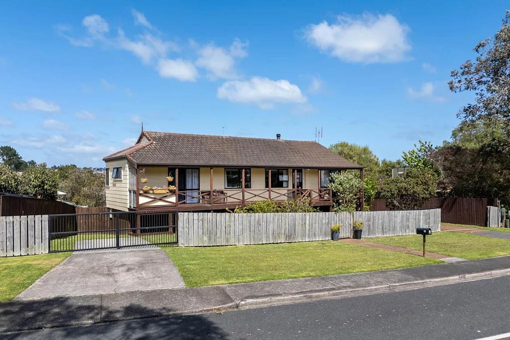11 St Catherine Crescent, West Harbour, Waitakere City, Auckland