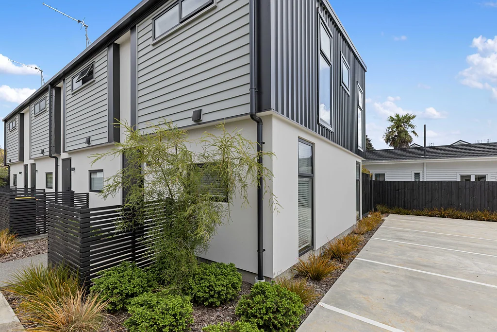 Spreydon 2房  Elegant Townhouse - Lifestyle & Location Combined