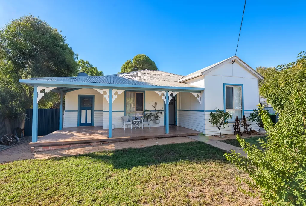 Condobolin 4房  Ray White Condobolin - (02) 6895 3364