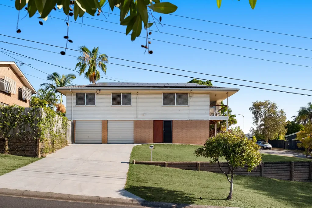 Murarrie 3બેડરૂમ Breezy corner-block retreat with leafy outlooks + exceptional lifestyle convenience