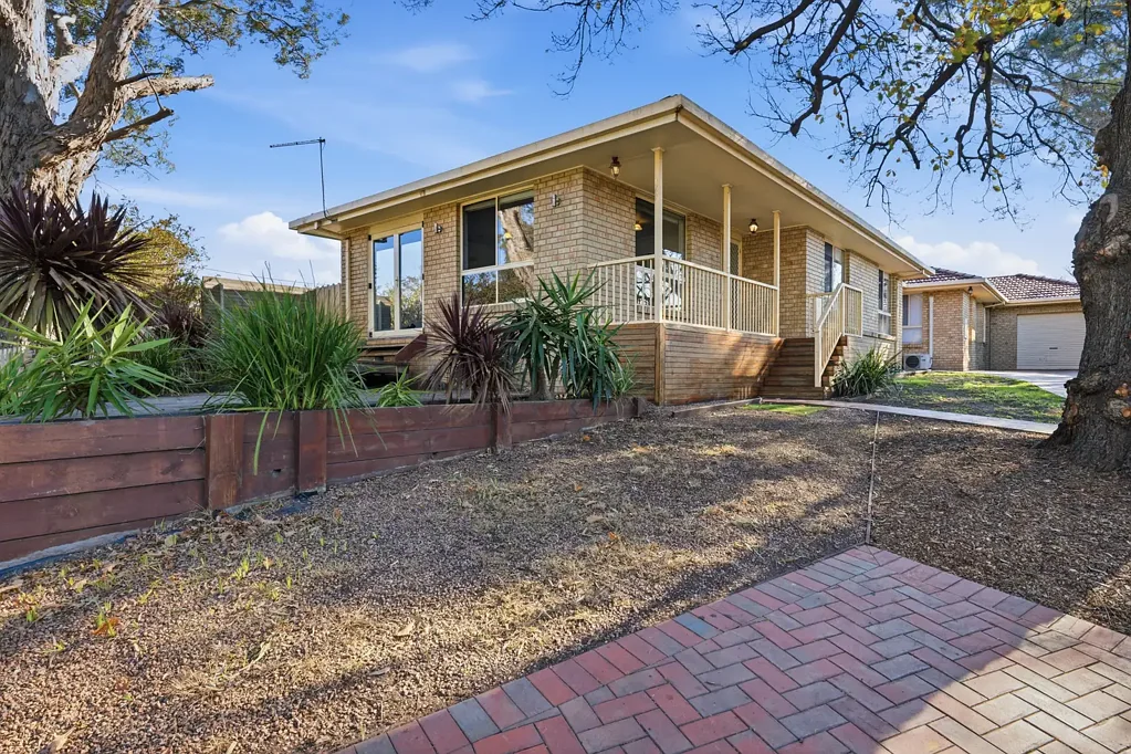 Sale 2房  Peaceful Court Living with Lake Views
