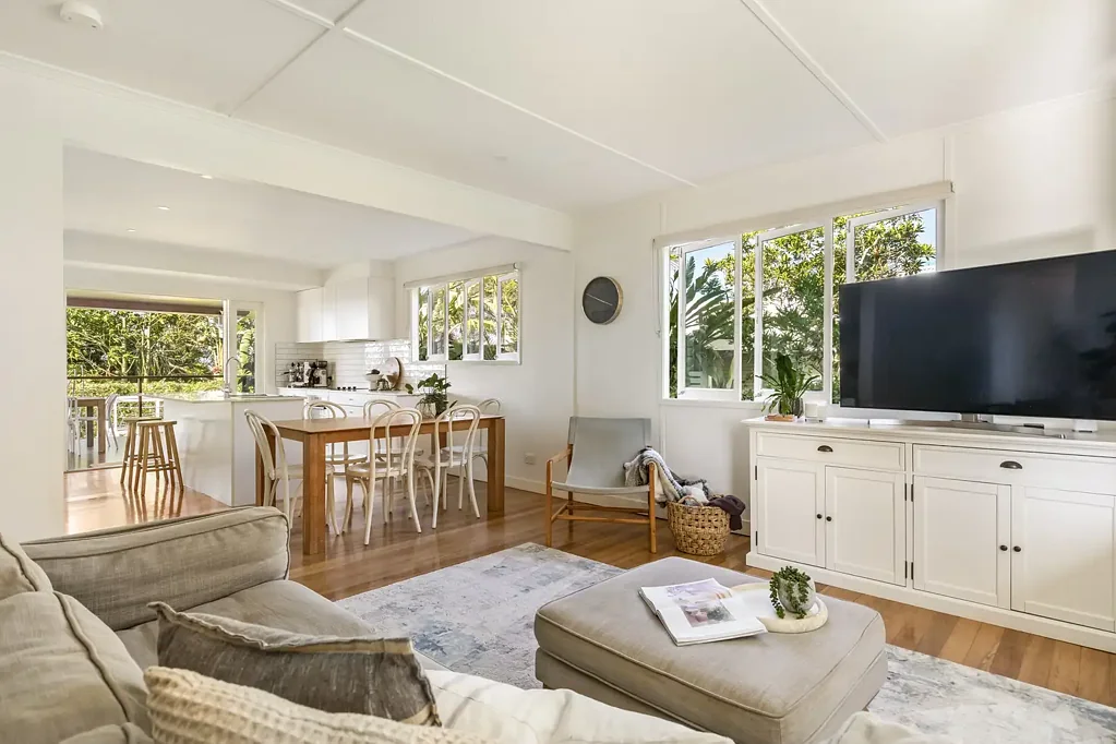 Stafford Heights 3部屋 Elevated Family Home with Sweeping views and Functional Layout