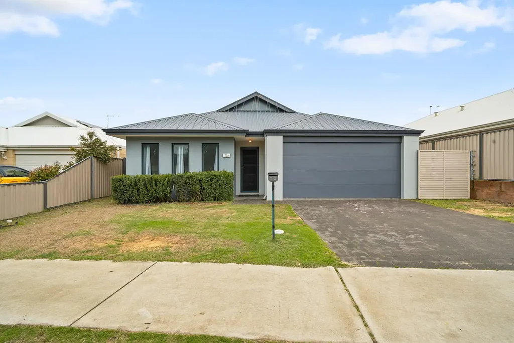 Whitby 4chambre Large family home overlooking Darling Ranges.