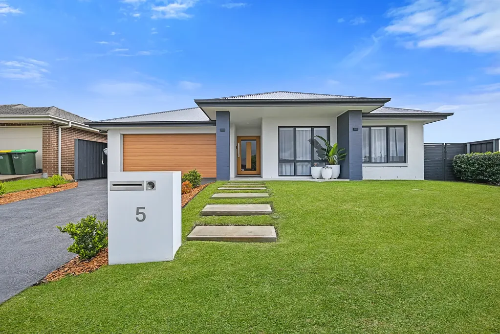 5 Meadowhawk Street, Chisholm, NSW 2322