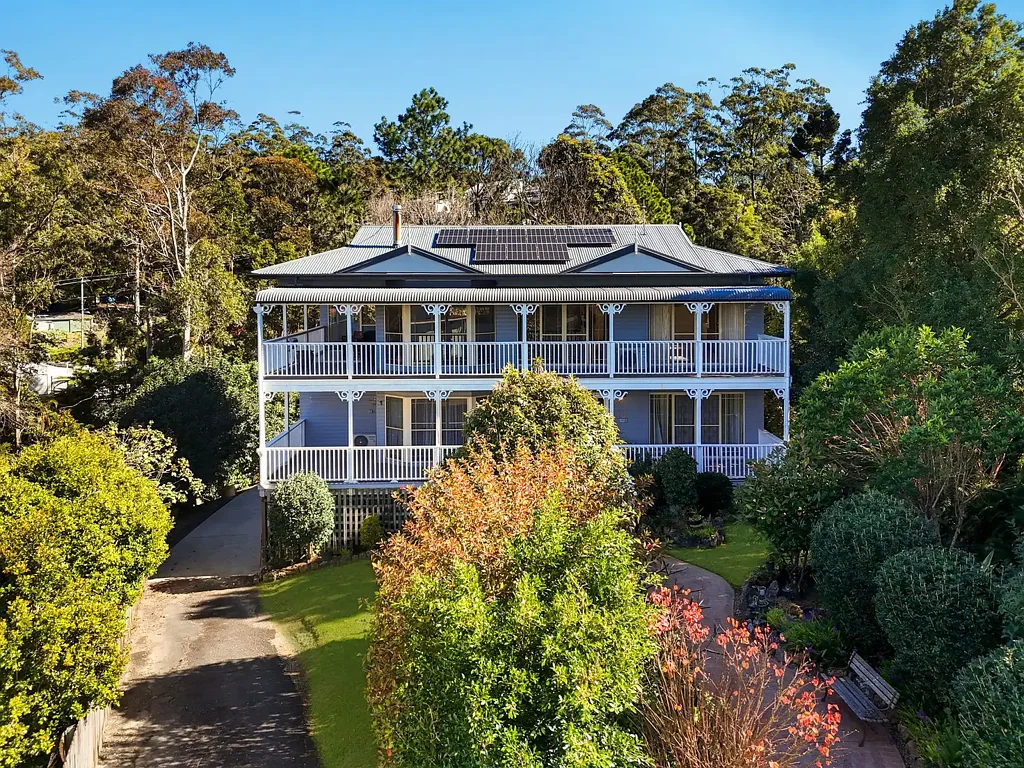 Tamborine Mountain 4ਬੈੱਡਰੂਮ Classic Colonial Elegance on Tamborine Mountain – Expansive Family Living