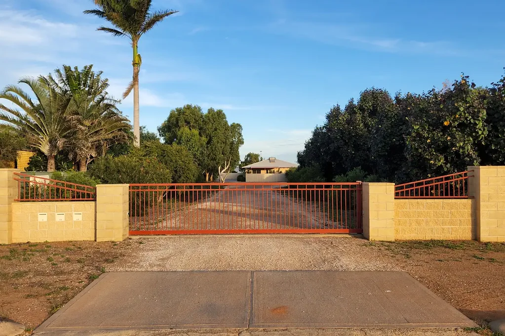 East Carnarvon 7 Bedroom Exceptional Residence with Two Quality Units