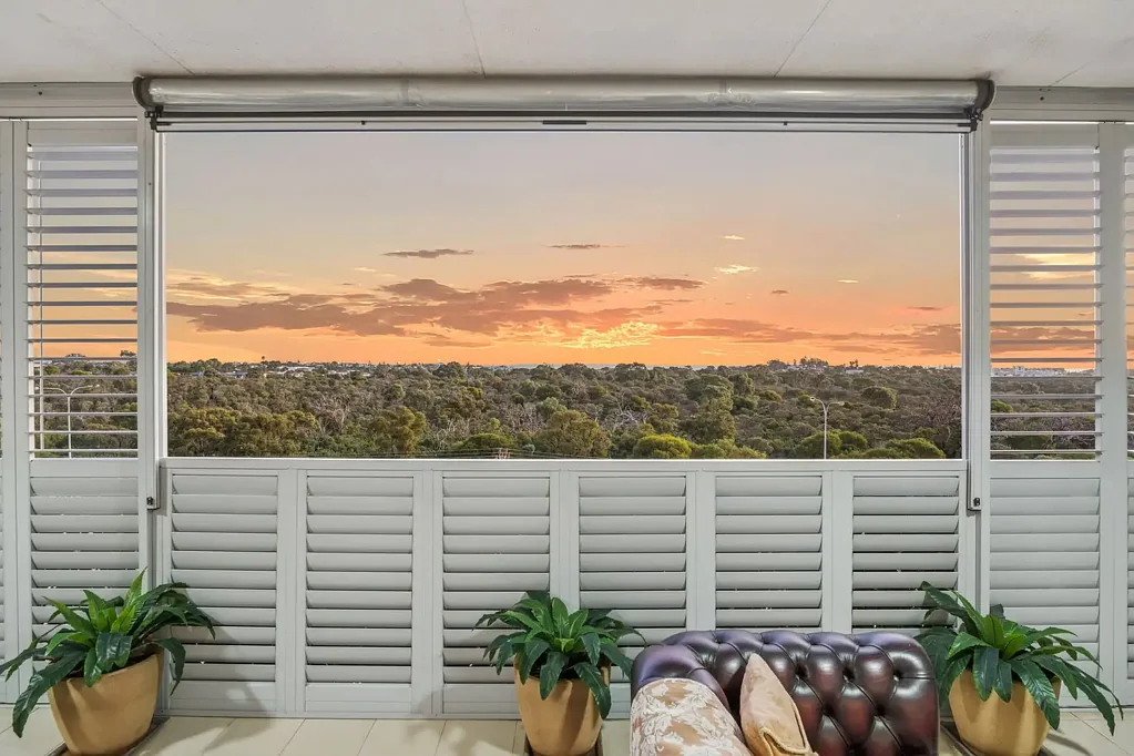 Carine 2ਬੈੱਡਰੂਮ Elevated Apartment Living with Ocean Glimpses & Star Swamp Views