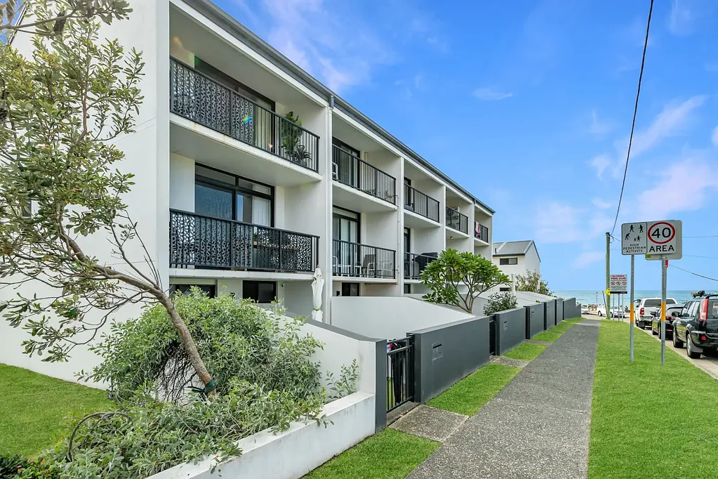 Merewether 2房  Laid-Back Living with Ocean View & Near-Instant Beach Access