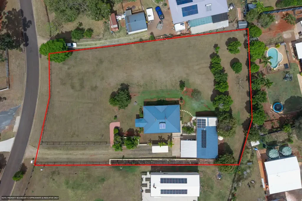 Dundowran 4कमरा Tranquil Living - Affordable 3,680m2  Escape in Dundowran