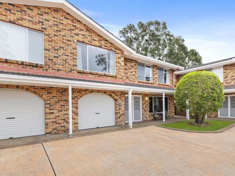 Mollymook Beach 4 Bedroom Your Coastal Retreat Awaits in a Dream Location!