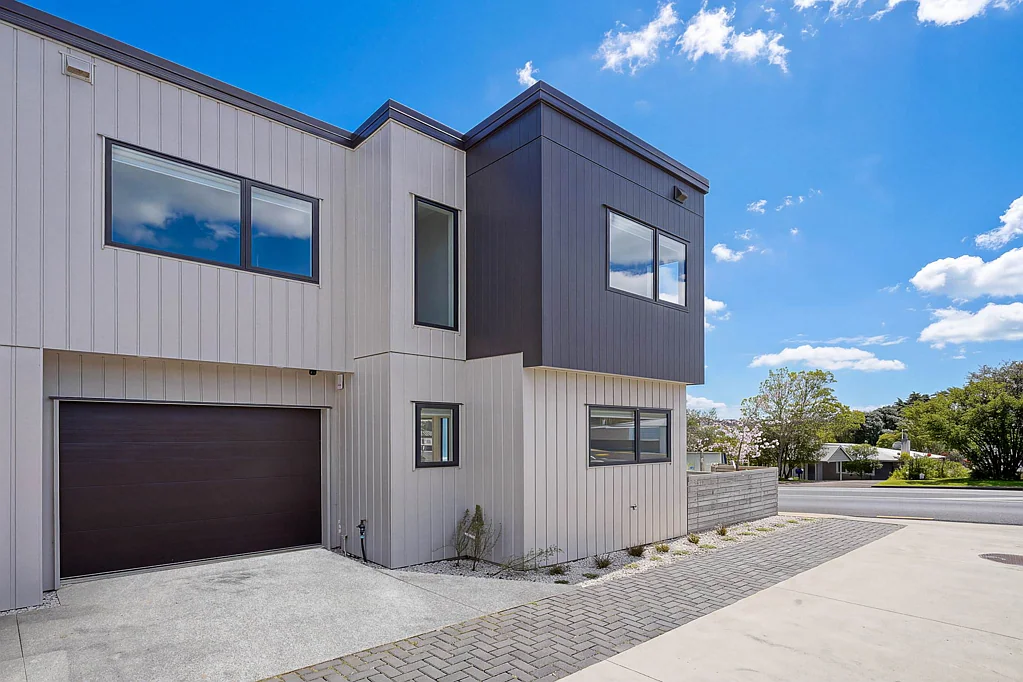 Howick 3ਬੈੱਡਰੂਮ Stylish, Sunny Living in Central Howick
