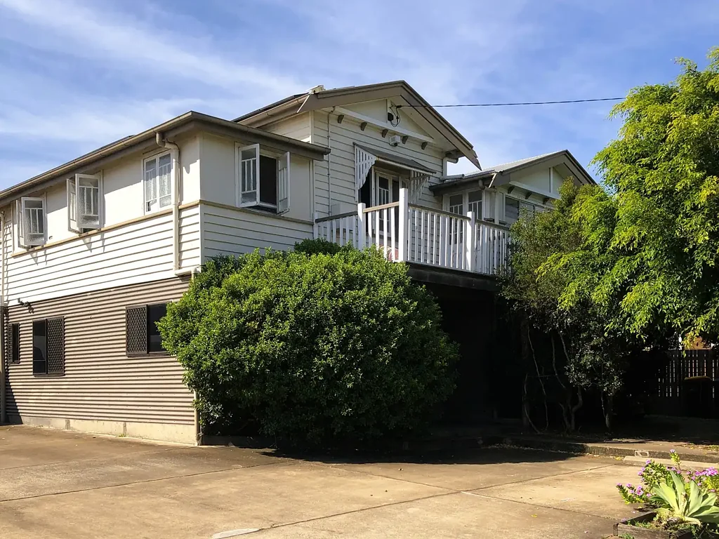Functional 3 Bedroom Top Level Flat