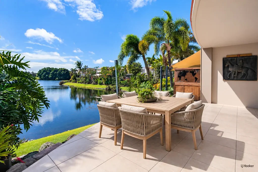 Carrara 3कमरा Downsize the Maintenance, Upsize the Lifestyle - Lakeside Living at Lake Hills