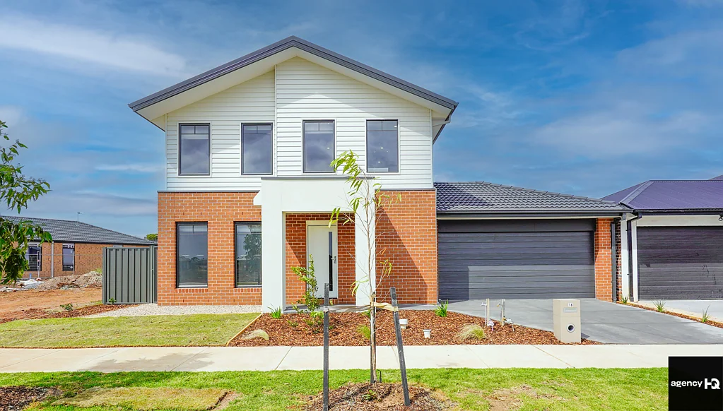 Brand New Living in Manor Lakes