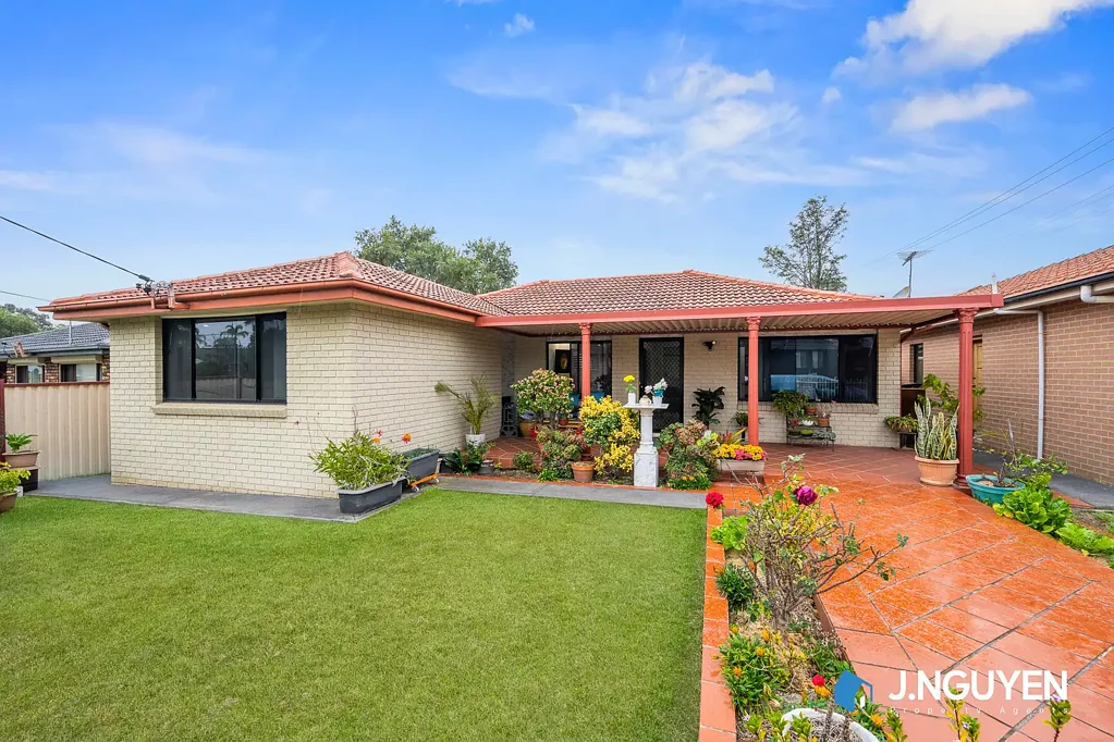 Fairfield West 5Moenga Renovated Brick House + Modern Granny Flat