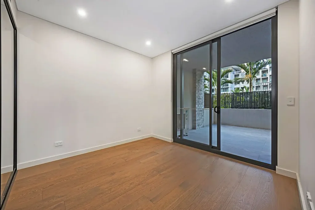 Lidcombe 1 Bedroom One-Bedroom Apartment with Home Office Area and Massive Courtyard