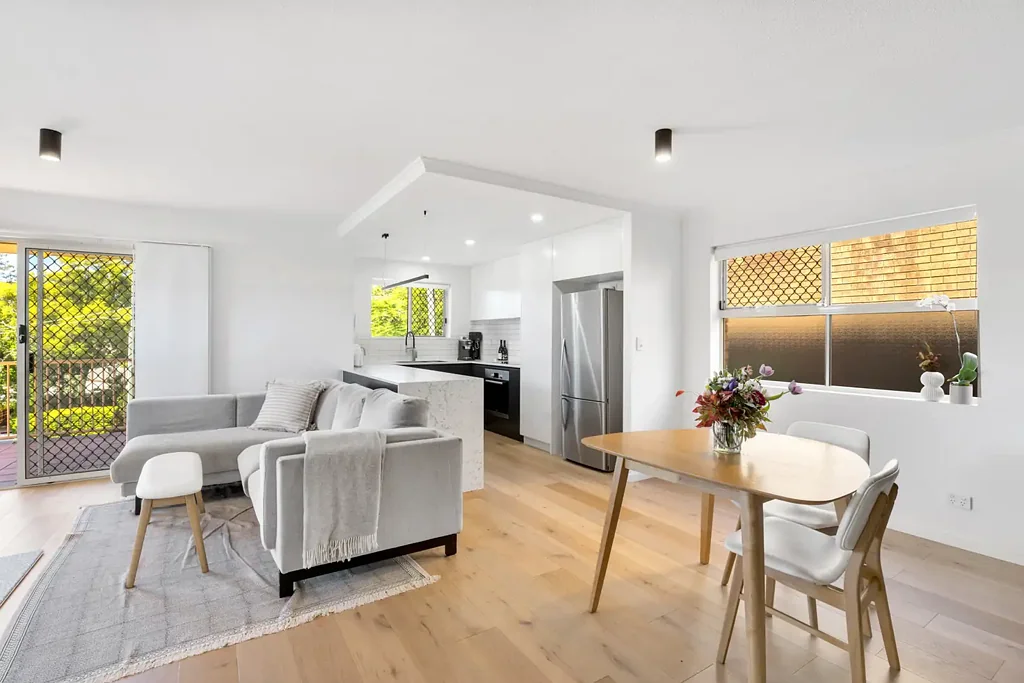 Beautifully two bedroom unit in the heart of Rosalie with City glimpses!