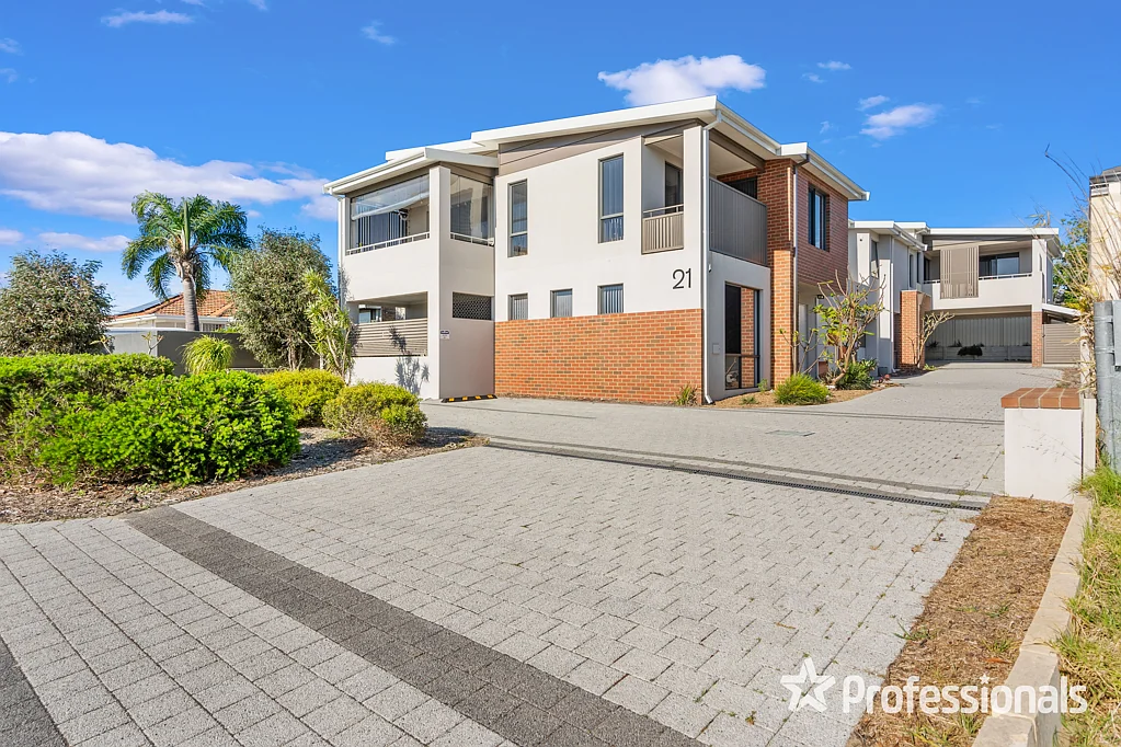 2/21 Almurta Way, Nollamara, WA 6061