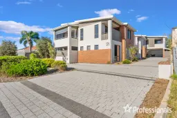 2/21 Almurta Way, Nollamara