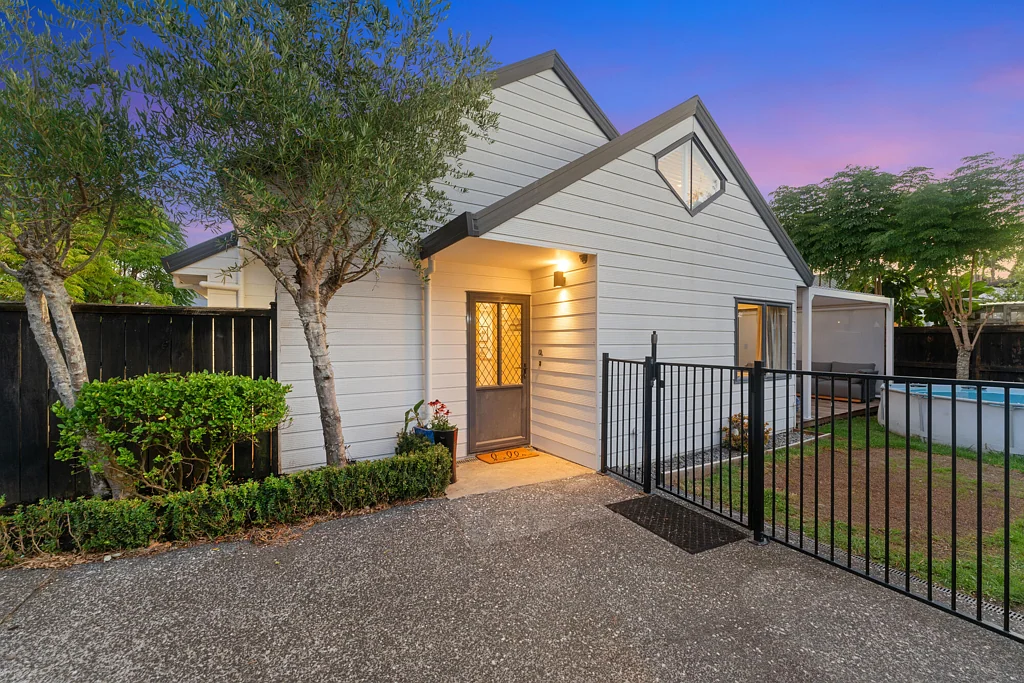 2/8 Phillip Parade, Forrest Hill, North Shore City, Auckland