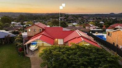 Banora Point 4房  Elevated Family Living with Breathtaking Valley to Coast Views!