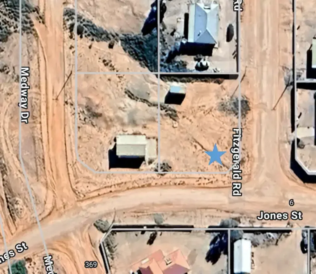 Coober Pedy Corner block with shipping container