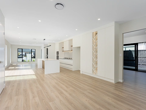 Milldale 5房  Prime Spot, Granny Flat, and Natural Light