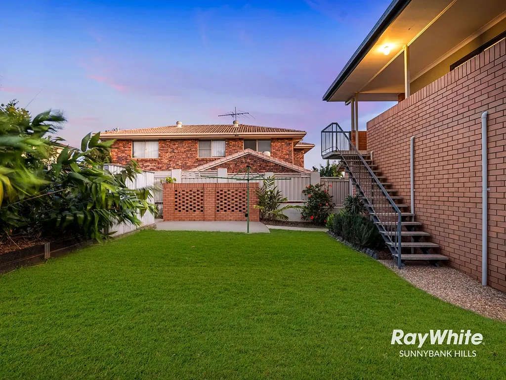 Sunnybank Hills 10침실 Mid-Century Charm with high rental income in Sunnybank Hills locale with Subdivision Potential!