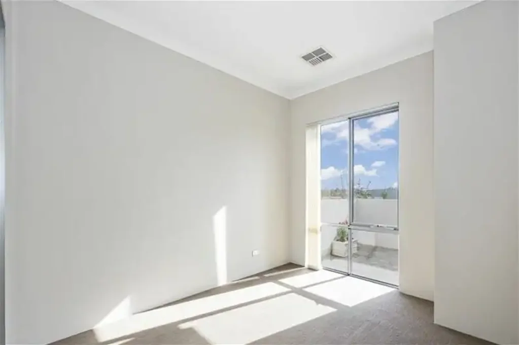 "Gorgeous Home for Rent in Alkimos - Experience Stunning Coastal Living!"