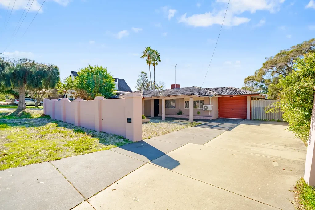 Mandurah 3 Slaapkamer Renovate, Invest or Make It Your Own - A Home Full of Possibility