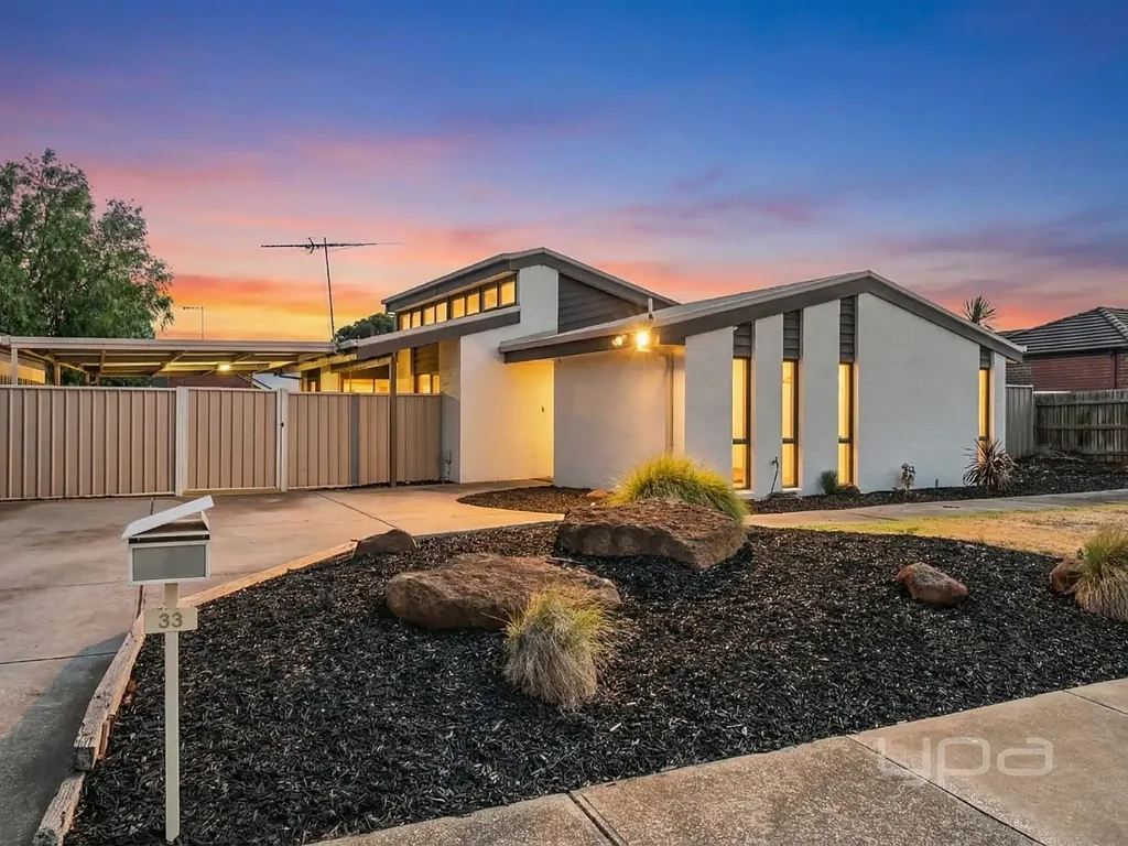 33 Black Dog Drive, Brookfield, VIC 3338