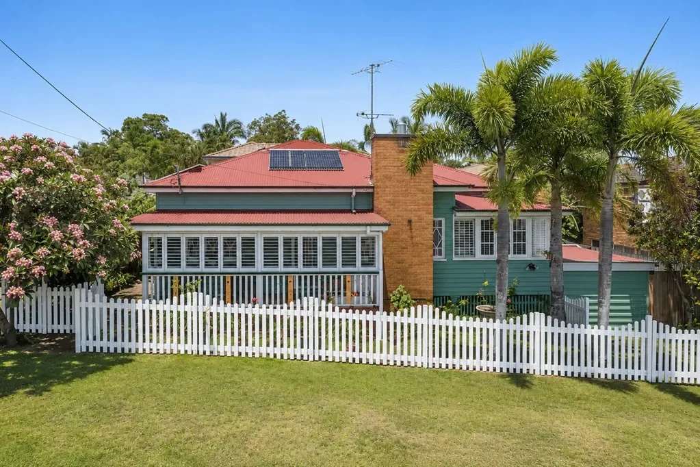 Southport 3कमरा Timeless Queenslander Charm in a Walk-to-Everything Southport Location